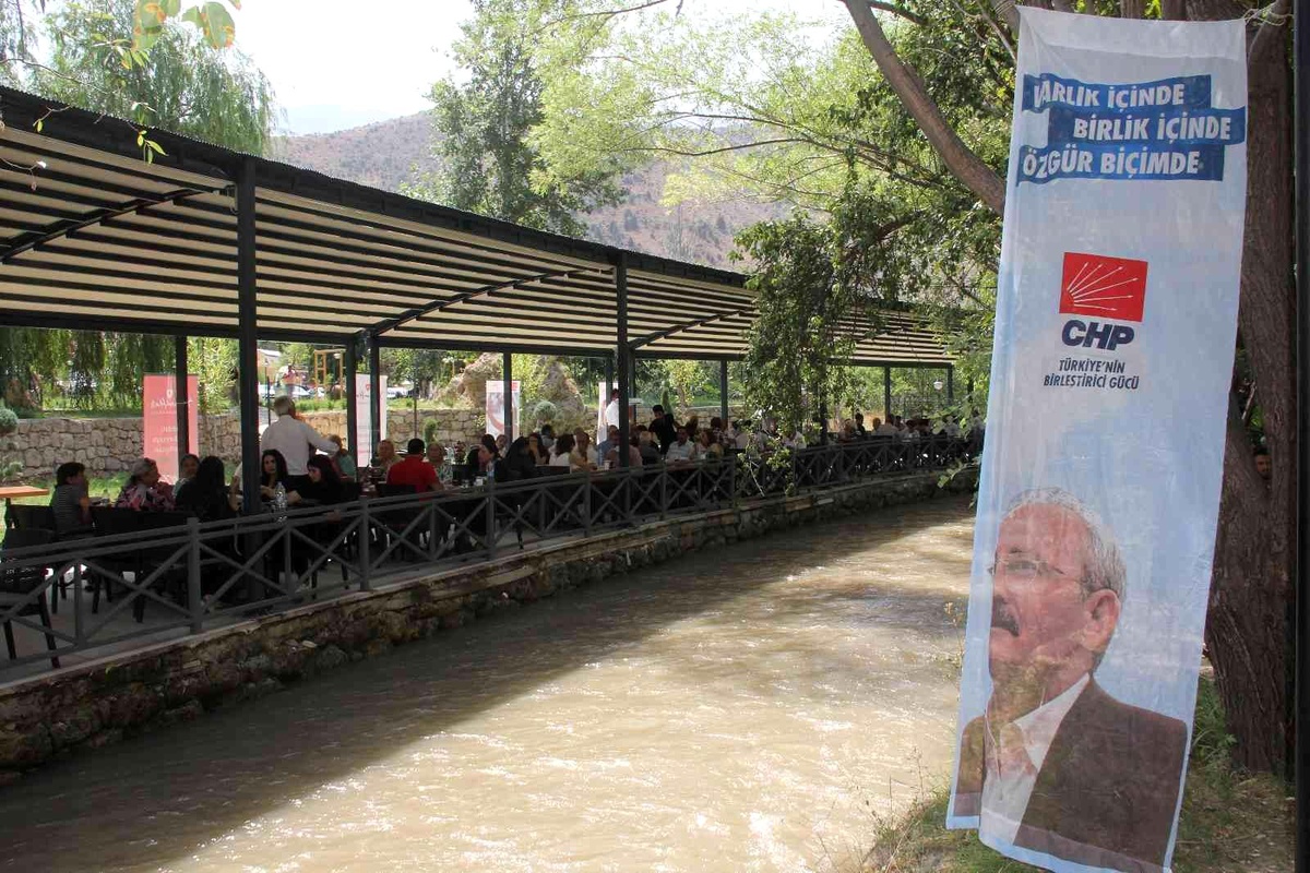 CHP Kadın Kolları Genel Başkanı Nazlıaka Erzincanlılarla buluştu