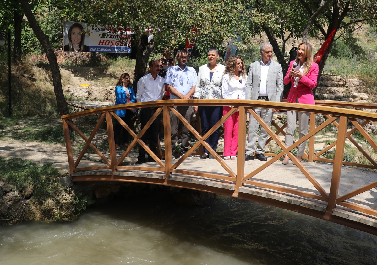 CHP\'li Nazlıaka, Erzincan\'da muhtar ve STK temsilcileriyle buluştu
