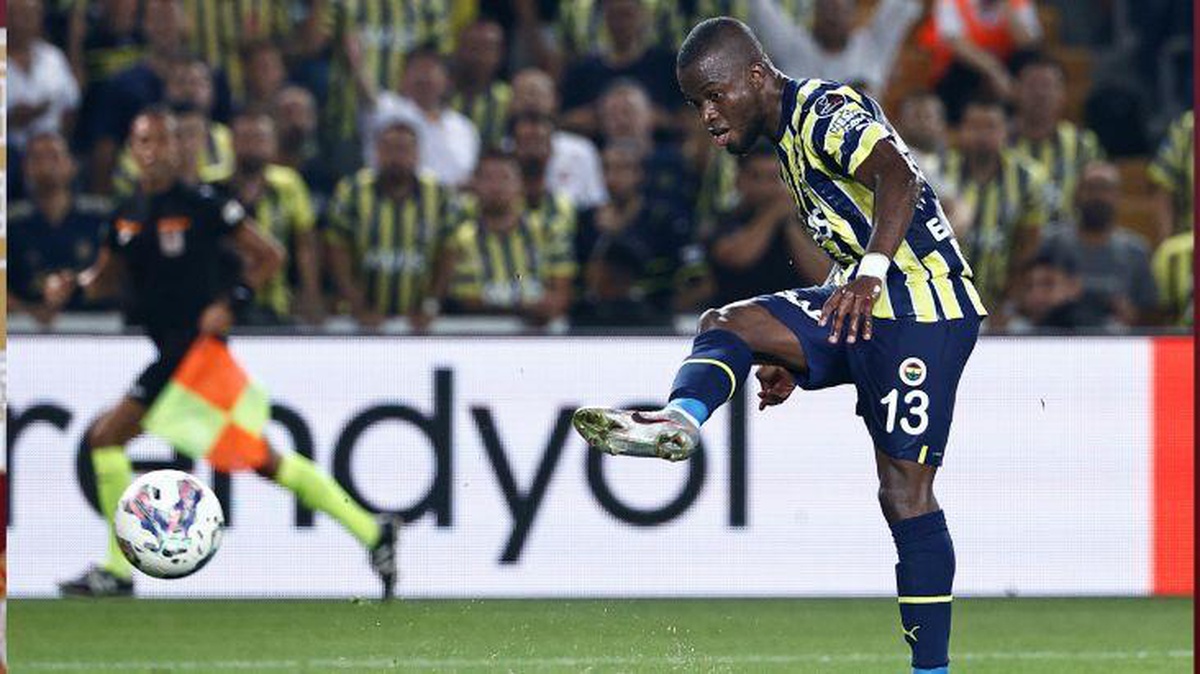 Fenerbahçe, sezona bomba gibi giren Valencia\'ya 1+1 yıllık yeni sözleşme teklif etti