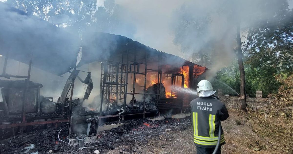Fethiye\'de bungalovda çıkan yangın söndürüldü