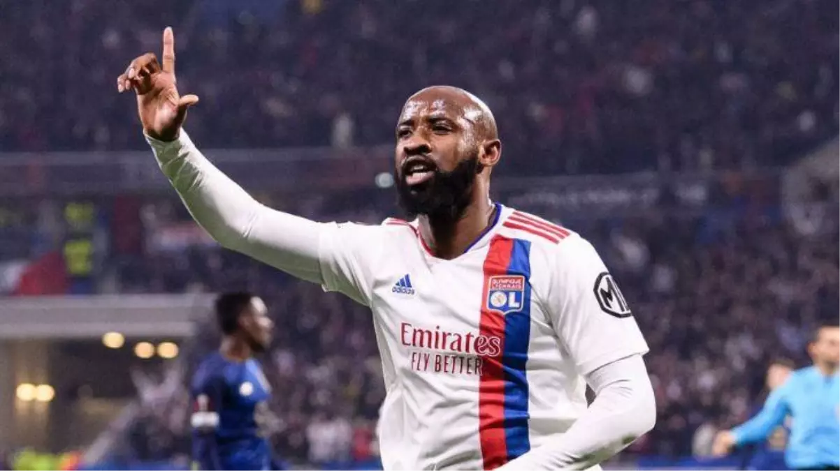 Fransız basını yazdı! Fenerbahçe ile Galatasaray, Lyon ile sözleşmesini uzatmayacak Moussa Dembele\'yi transfer etmek için kolları sıvadı