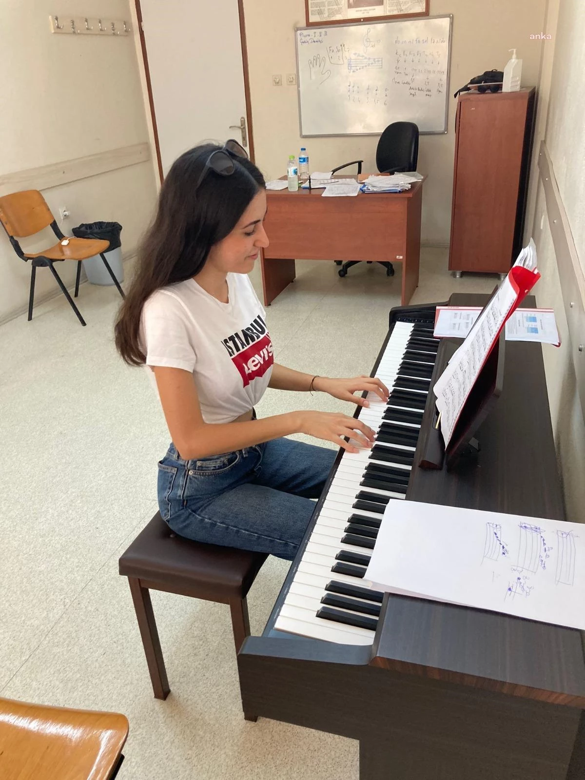 Genç Dilara Meslek Edindirme Kursları ile Piyano Hayaline Kavuştu