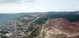 Her patlamada sallanıyorlar