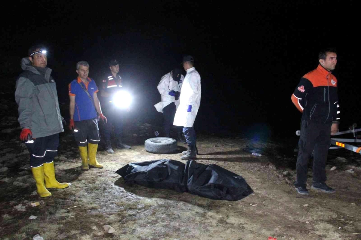 Karaman\'da baraja düşen hafif ticari araçtan acı haber: Sürücünün cesedi 7 saatlik çalışmanın ardından çıkarıldı