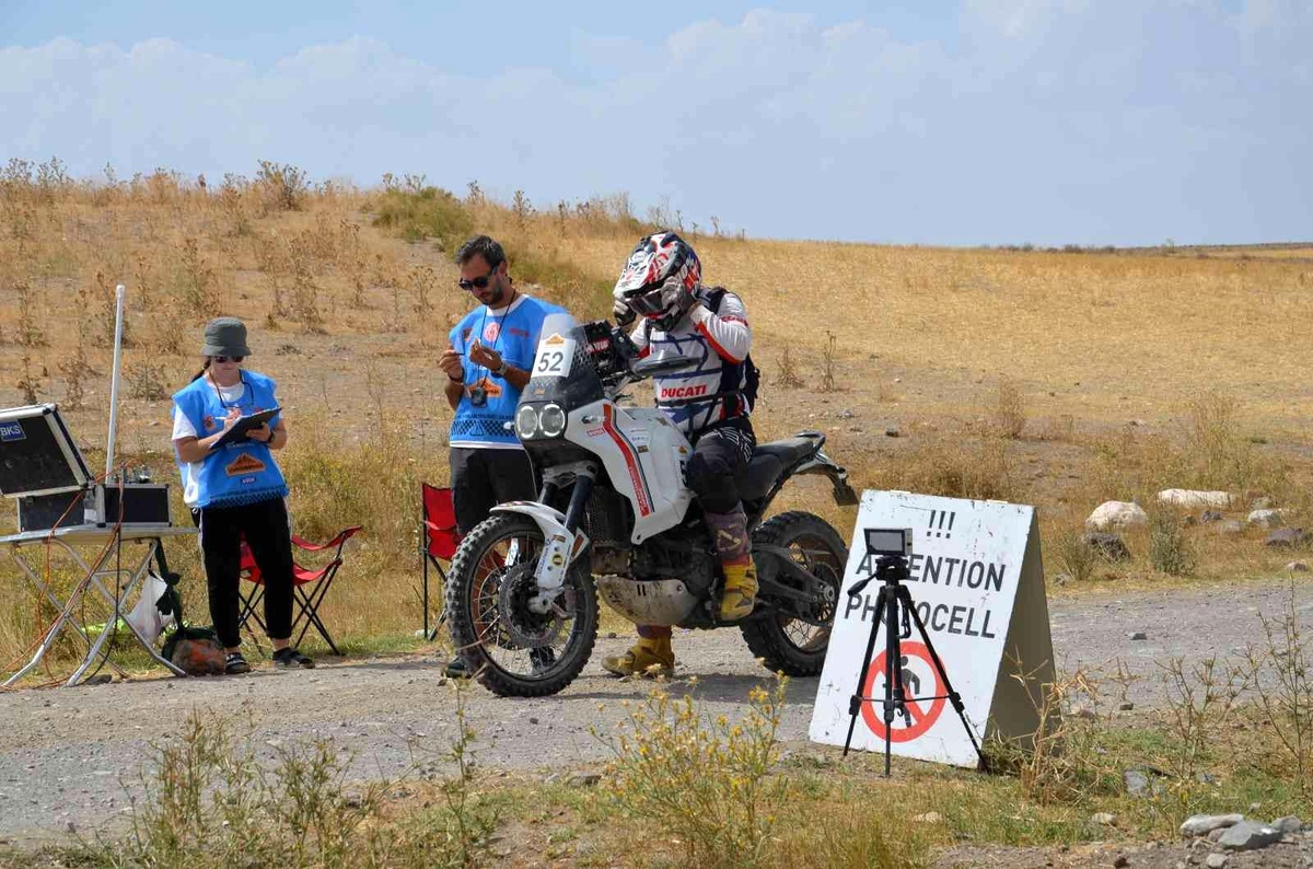 Kilometrelerce yol kat ederek Sivas\'tan geçtiler