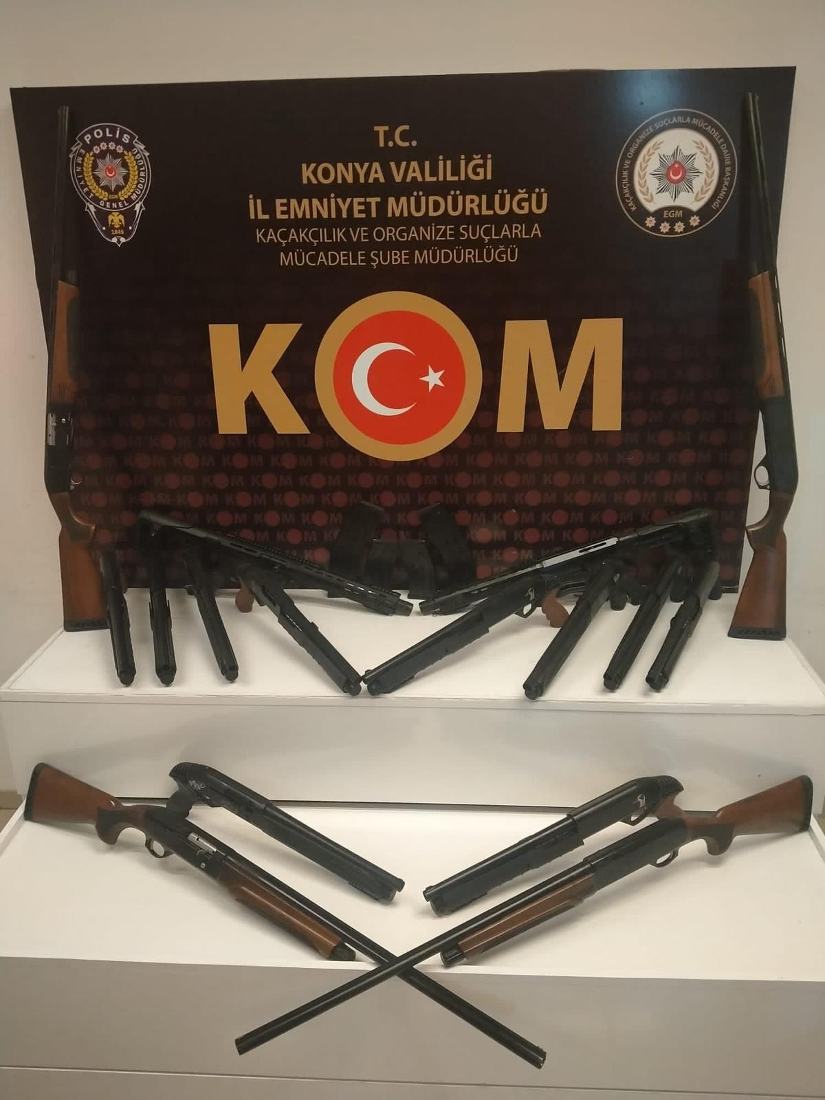 Konya\'da kargoyla silah kaçakçılığı yaptığı öne sürülen 2 şüpheli yakalandı