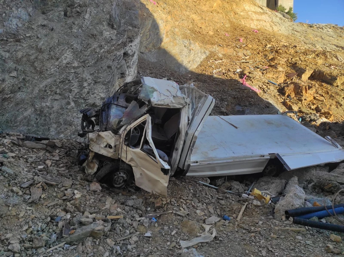Konya\'da uçuruma devrilen kamyonetteki 3 kişi öldü