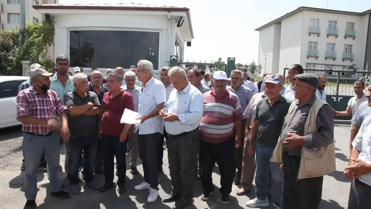 Malatya\'da Çiftçiler, Sulama Suyu Fiyatlarındaki Artışı Protesto Etti: "Gelin, Traktörümü Mü, Hayvanımı Mı, İcrayla Neyimi Alacaksanız Alın; Ben...