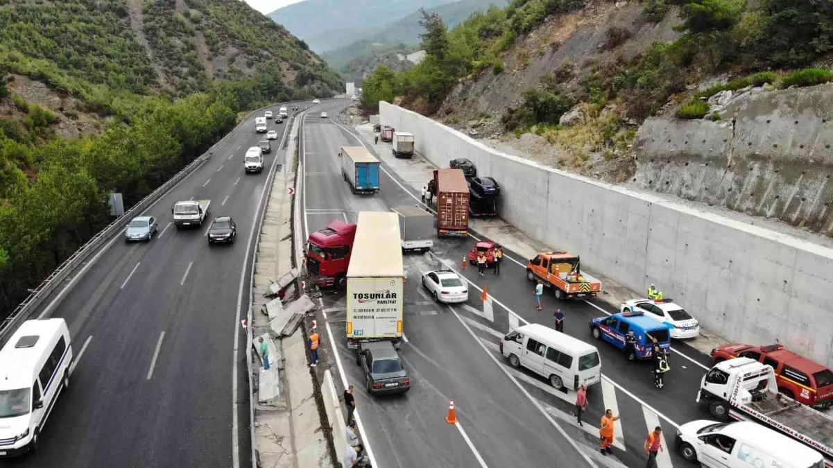 Manisa\'da 7 araçlı zincirleme kaza: 5 yaralı