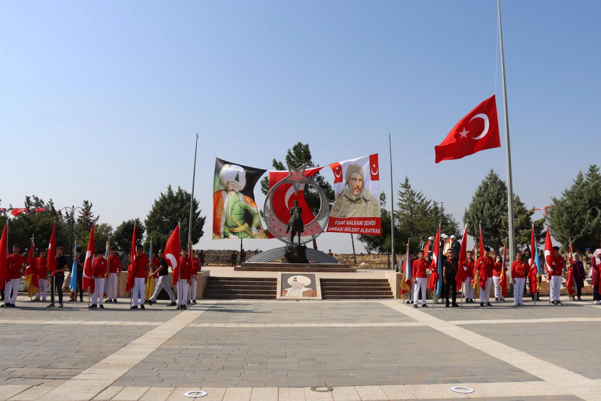 Mercidabık Zaferi ve Fırat Kalkanı Harekatı\'nın yıl dönümü dolayısıyla Kilis\'te tören düzenlendi