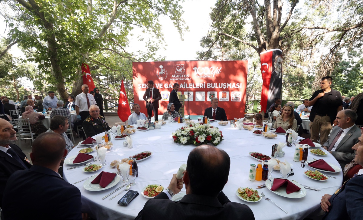 Milli Savunma Bakanı Akar, Konya\'da şehit aileleri ve gazilerle bir araya geldi Açıklaması