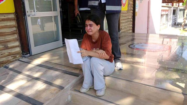 Polise verdiği cevap Türkiye'yi ağlatmıştı! Devlet Bahçeli'nin sahip çıktığı genç kız üniversiteyi kazandı Polise verdiği cevap Türkiye'yi ağlatmıştı! Devlet Bahçeli'nin sahip çıktığı genç kız üniversiteyi kazandı