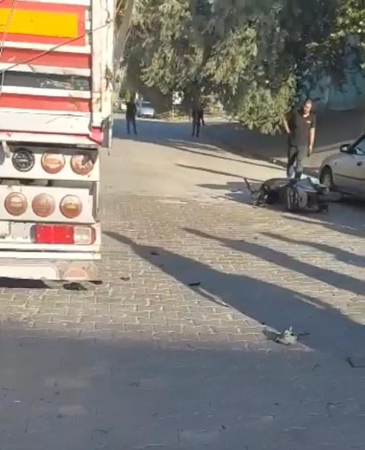 TIR\'a çarpan motosikletin sürücüsü öldü