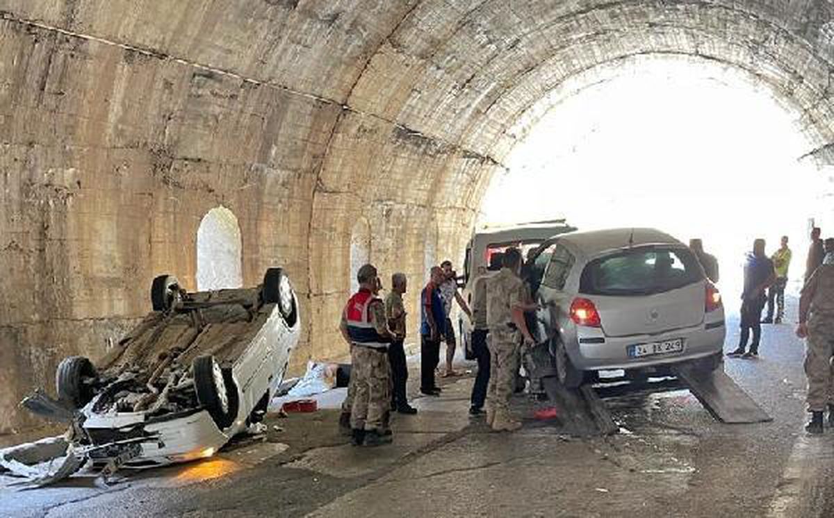Tunceli\'de çığ tünelinde otomobiller çarpıştı: 4 yaralı