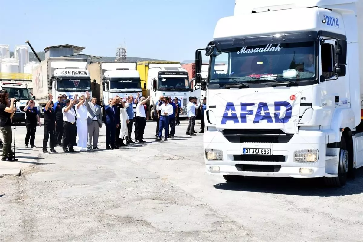 Türkiye\'den Lübnan\'a gemiyle insani yardım gönderildi