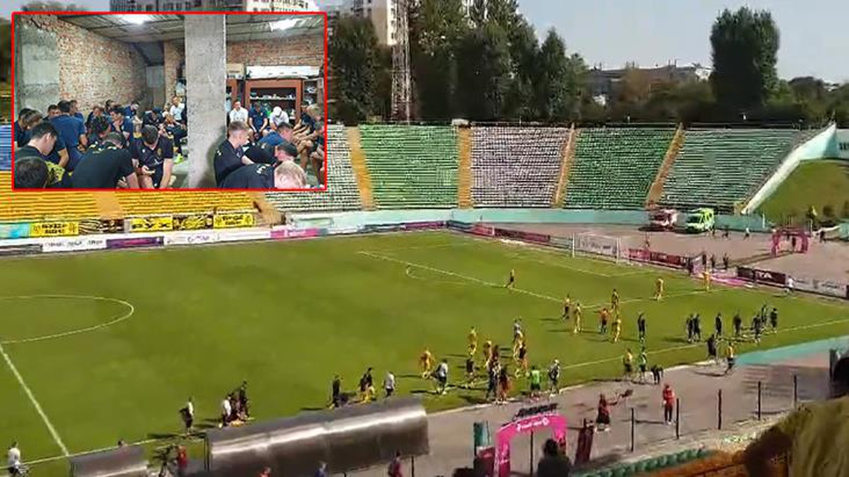 Ukrayna\'da 4 saatte tamamlanan tarihi maç! Rusya\'nın saldırı yapacağı uyarısıyla futbolcular sığınaklarda bekledi