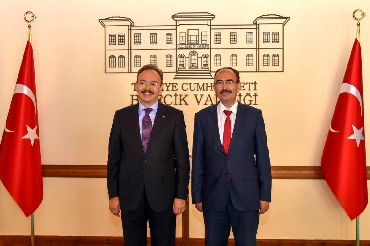 Üniversite için çeşitli istişarelerde bulundu