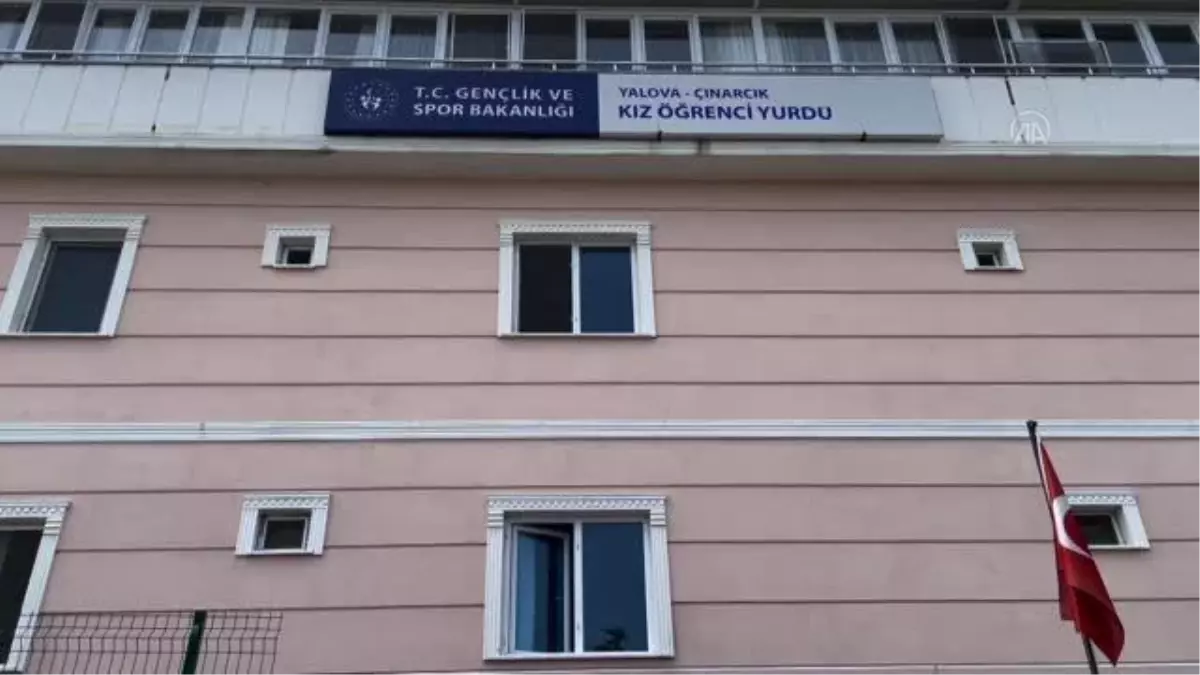 Yalova\'daki yurtlar bine yakın "seyahatsever" genci ağırladı