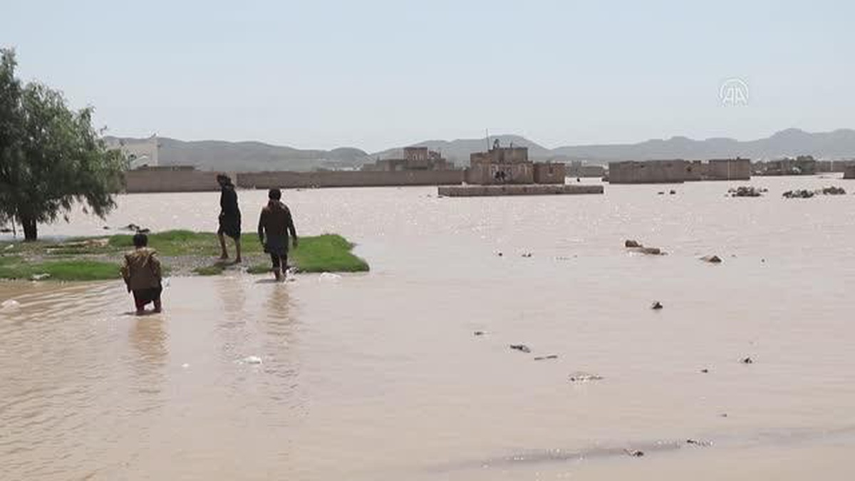 Yemen\'de şiddetli yağışlar sele neden oldu