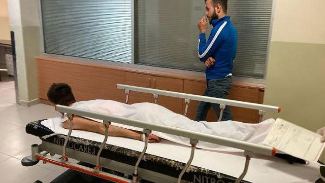 17 yaşındaki Suriyeli Mecit'i, sigarası yok diye bıçakladılar! 17 yaşındaki Suriyeli Mecit'i, sigarası yok diye bıçakladılar!