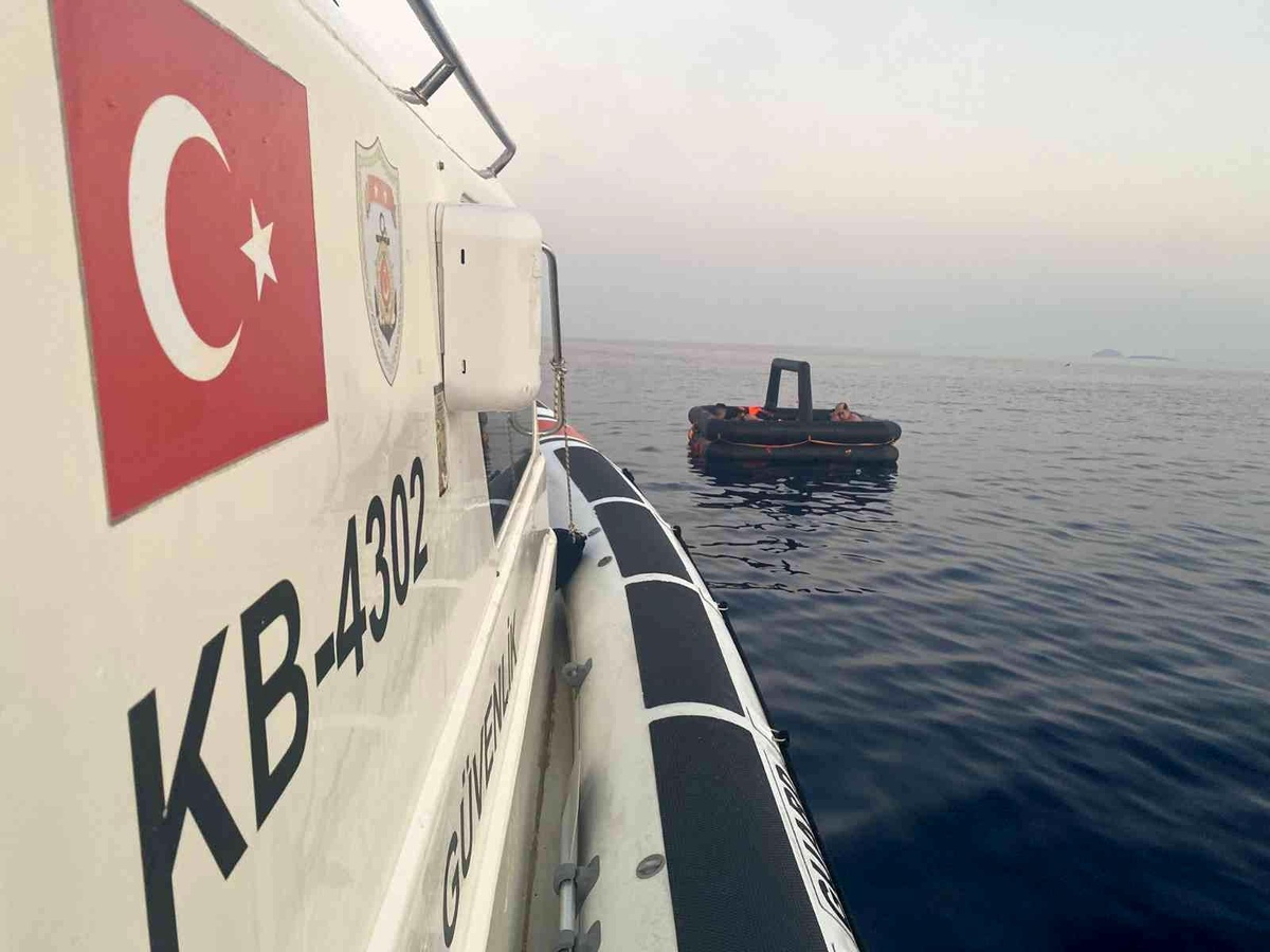 Muğla açıklarında 23 düzensiz göçmen kurtarıldı
