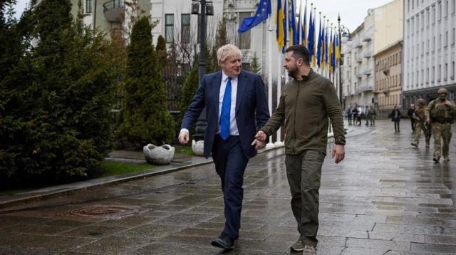 Zelenski'nin Bağımsızlık Günü'nde giydiği gömlek dikkat çekti Zelenski'nin Bağımsızlık Günü'nde giydiği gömlek dikkat çekti