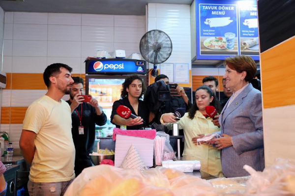 AKŞENER SULTANGAZİ\'DE ESNAFI ZİYARET ETTİ