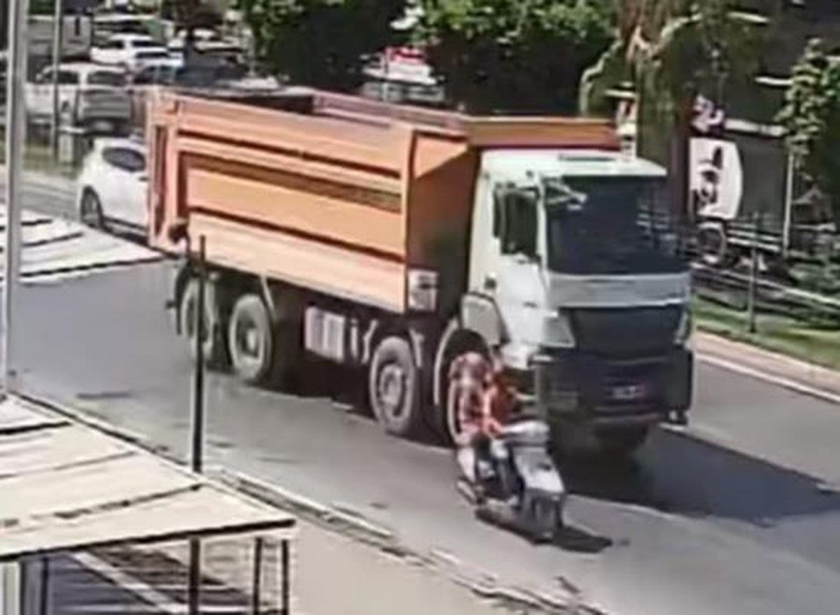 Hafriyat kamyonunun motosiklete çarptığı kazada anne kız öldü, baba yaralandı