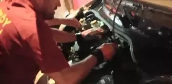 Aracın motor kısmına giren kedi kurtarıldı