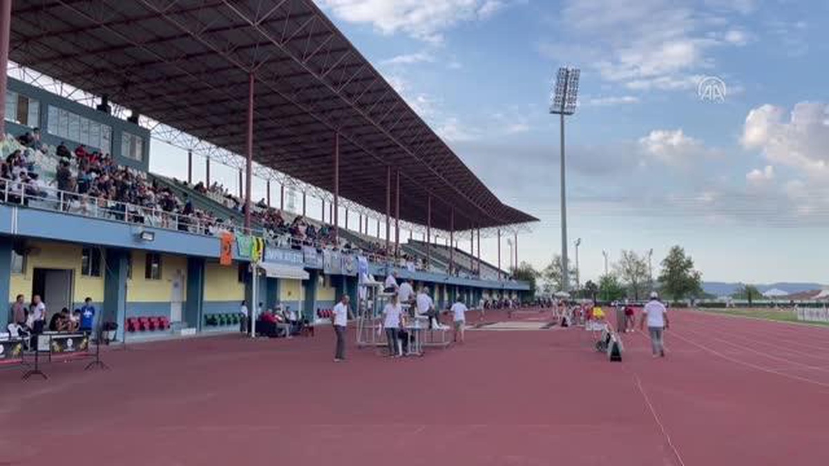 Bursa\'da düzenlenen Atletizm Turkcell Süper Ligi finallerinde ilk gün tamamlandı