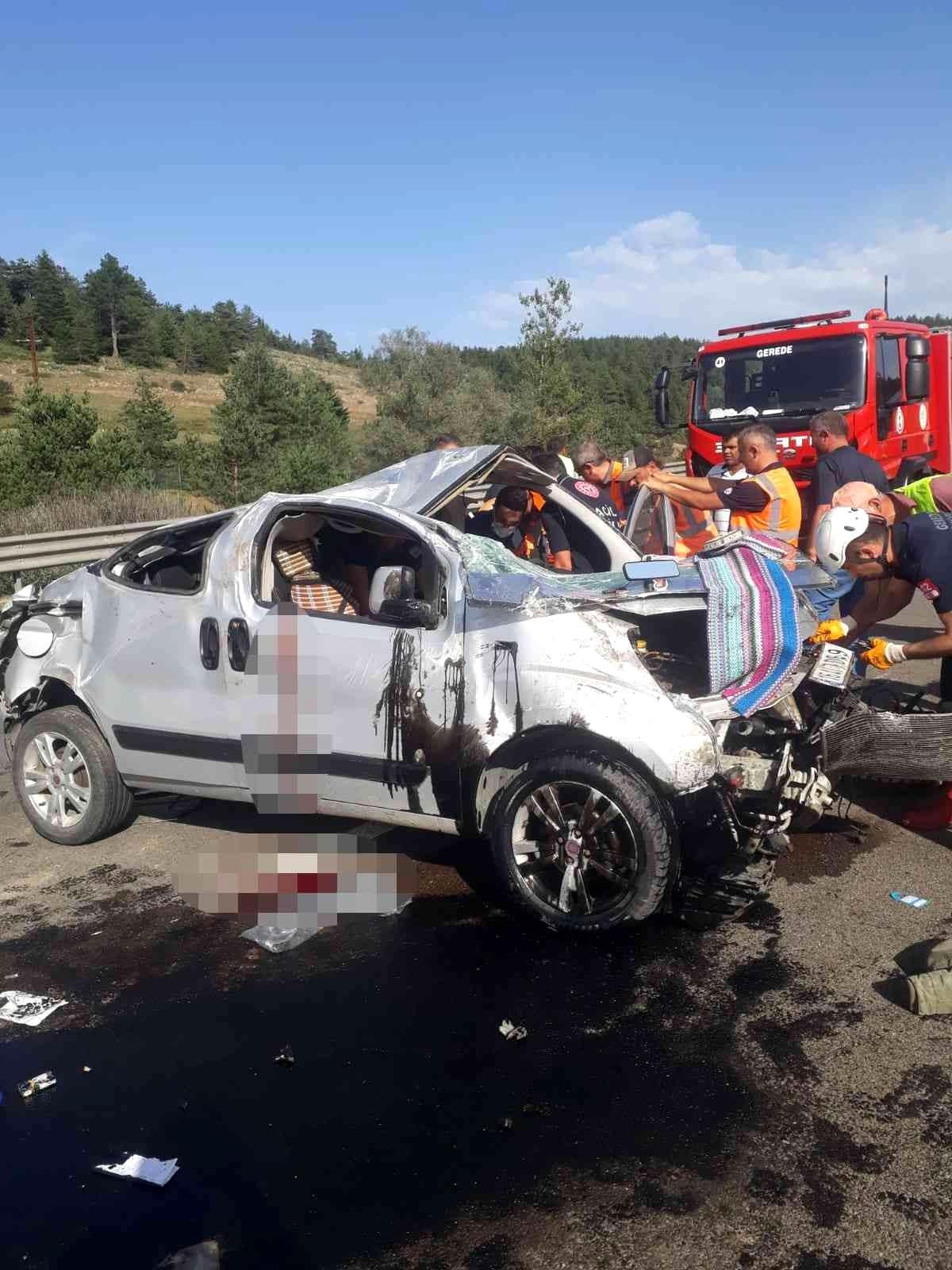 Bariyere çarpan otomobil hurdaya döndü: 2 yaralı
