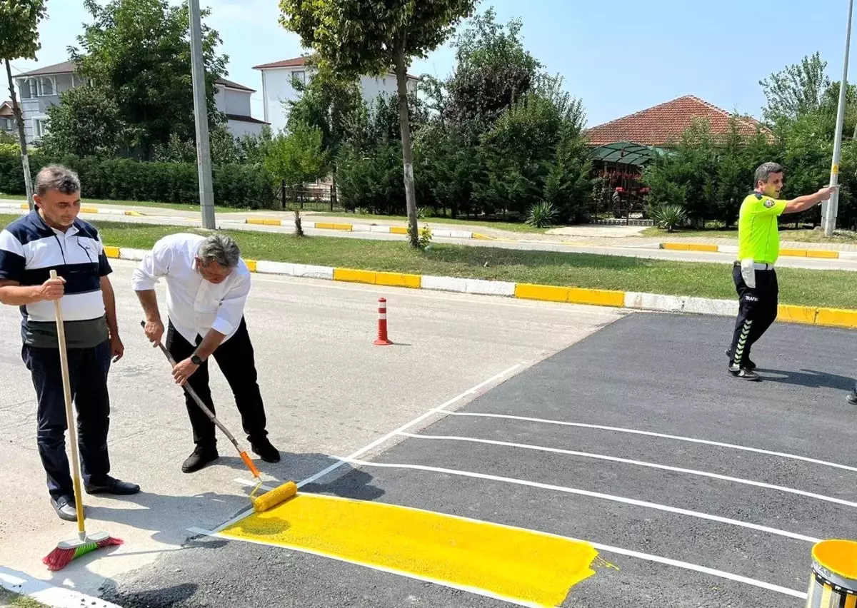 Başkan Koloğlu "Hızını azalt ömrünü uzat" dedi yaya geçidini boyadı