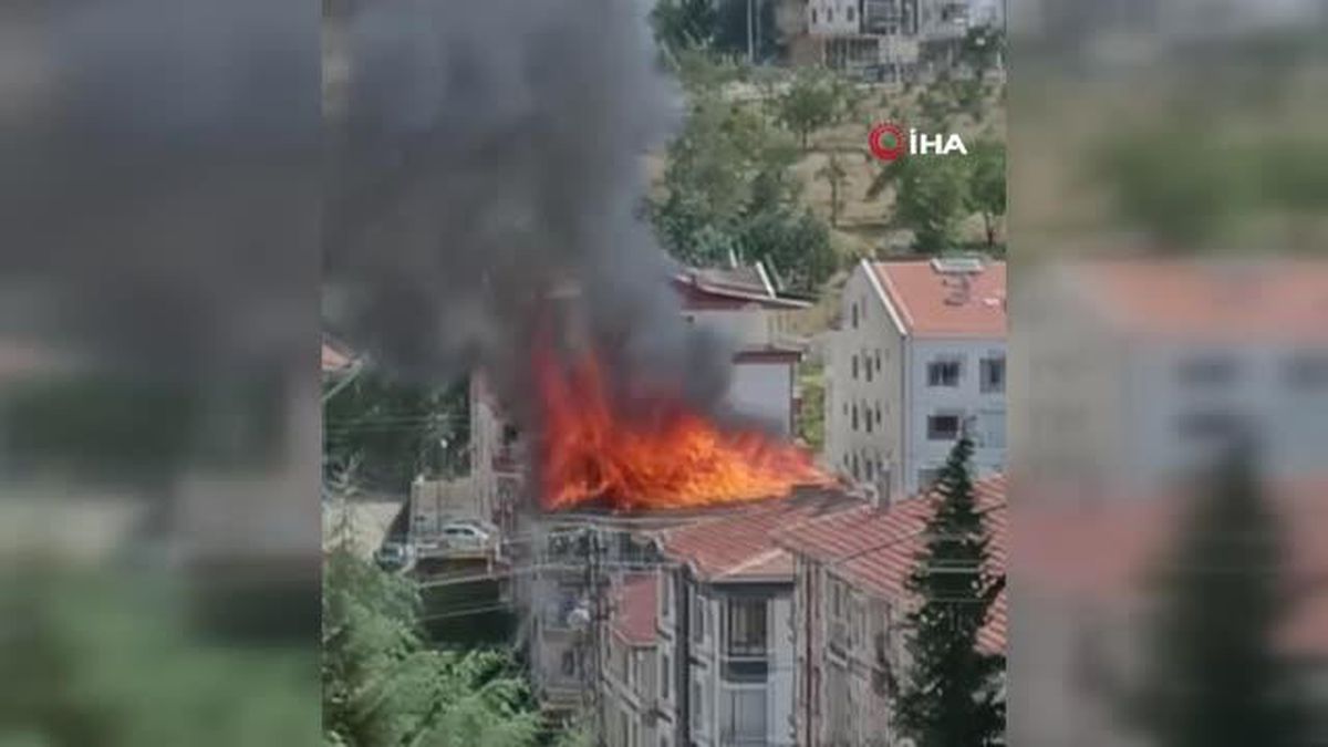 Başkentte çatı yangını korkuttu