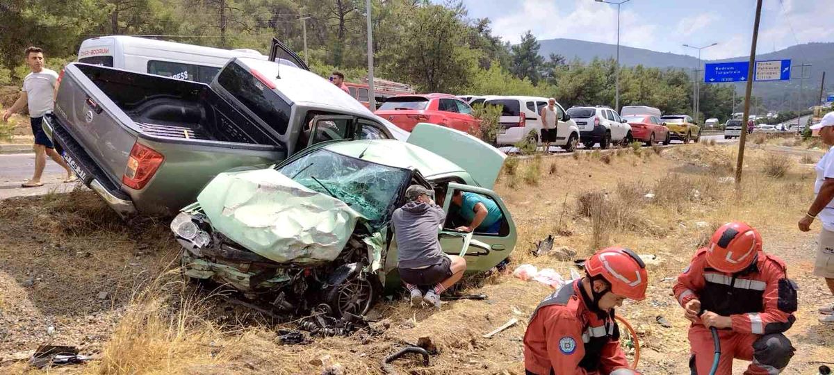 Bodrum\'da trafik kazası: 3 yaralı