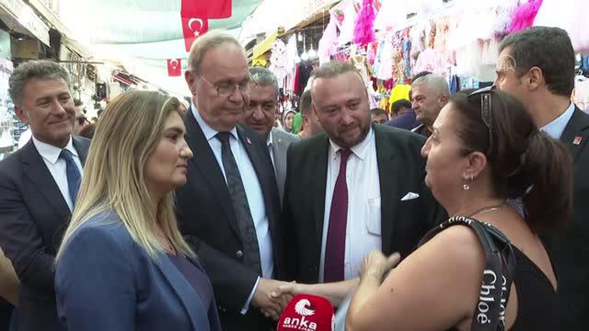 CHP Ekonomi Masası Heyeti İzmir\'de Tarihi Kemeraltı Çarşısı esnafını ziyaret etti