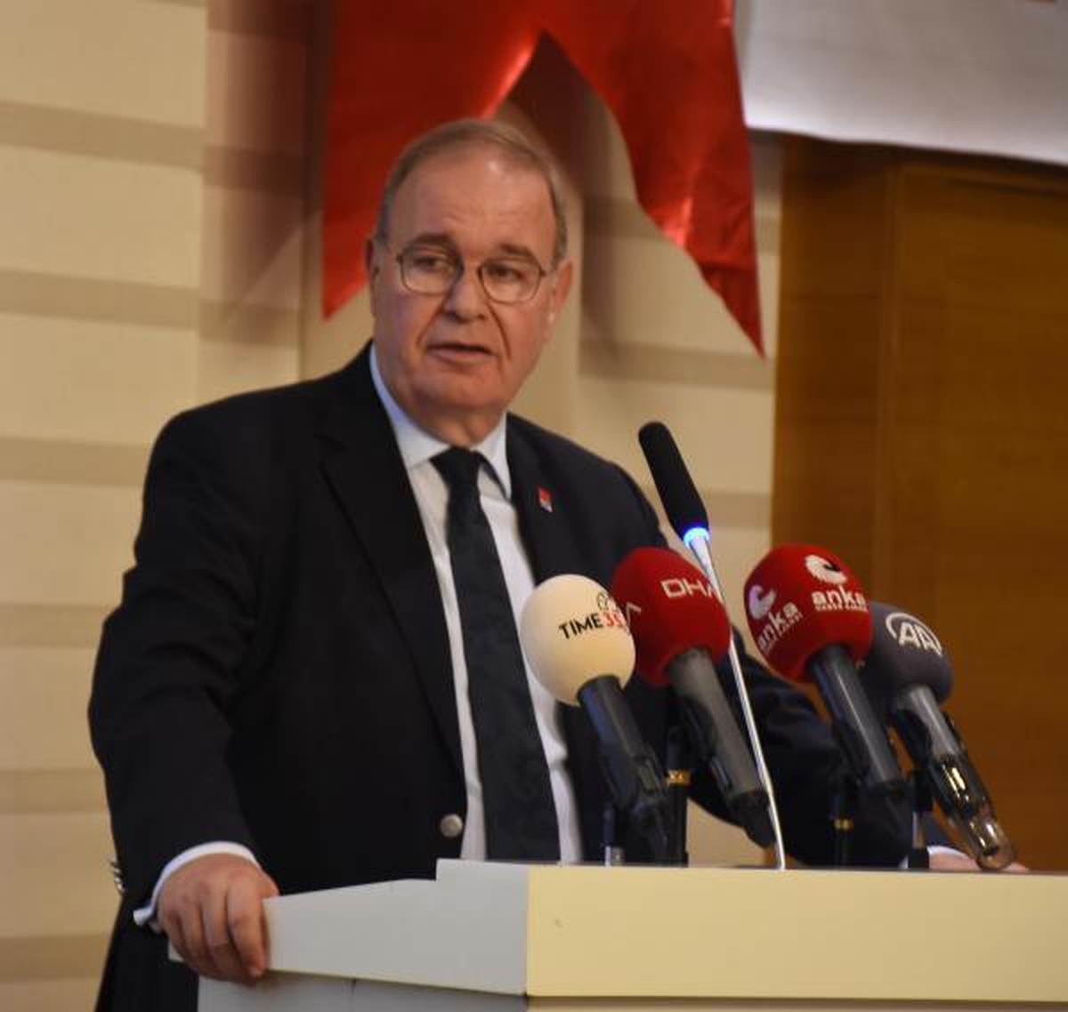 CHP\'li Öztrak: Döviz yokluğu yerine döviz çokluğunu düşüneceğiz