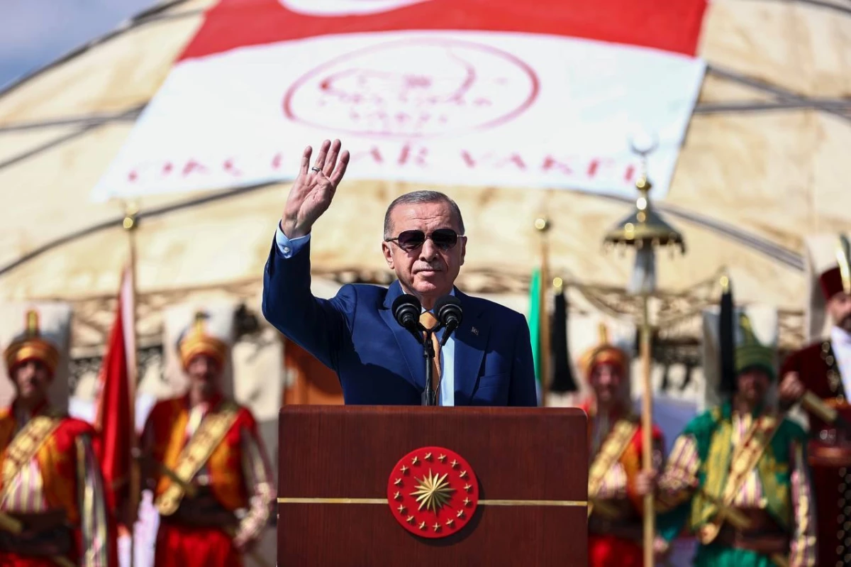 Cumhurbaşkanı Erdoğan: "Ahlat ve Malazgirt, medeniyetimizi yeniden yükseltme irademizin adıdır"