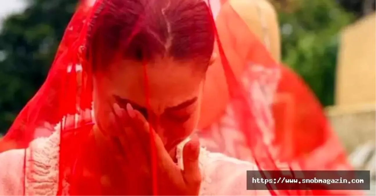 Demet Özdemir Kına Gecesinde Gözyaşlarını Tutamadı! İşte İlk Fotoğraflar