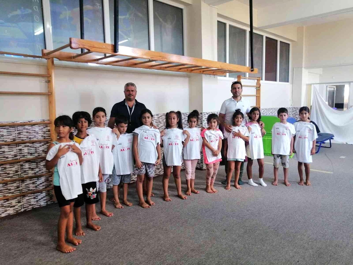 Didimli genç sporculara tişört sürprizi