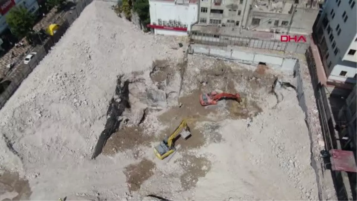 \'DÜNYANIN EN SAÇMA BİNASI\'NIN GECİKEN YIKIMINA PARA CEZASI