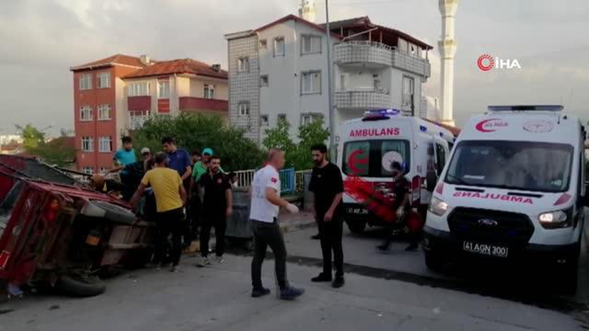 Freni patlayan elektrikli motosiklet devrildi: 2 yaralı