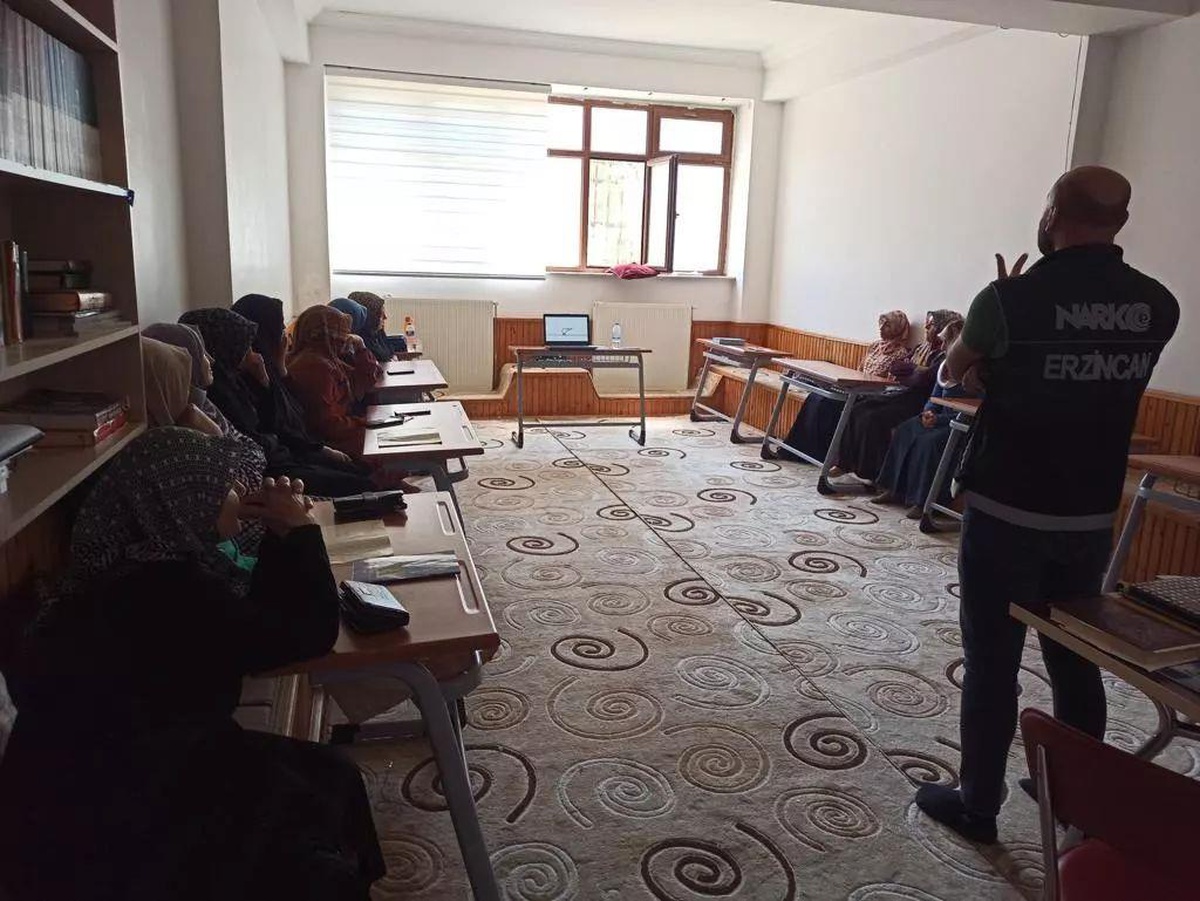 Erzincan\'da kadınlara "En İyi Narkotik Polisi Anne" projesi tanıtılıyor