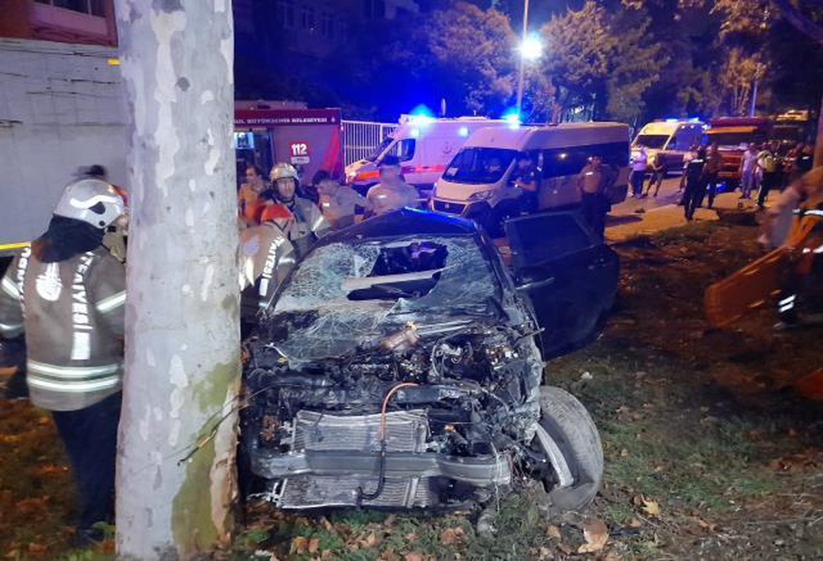 Esenler\'de yaşanan korkunç trafik kazasında hayatını kaybeden 5 arkadaştan geriye son fotoğrafları kaldı