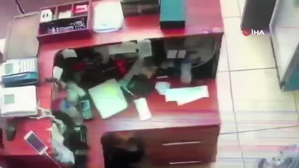 Eski çalıştığı iş yerinin kasasından para çalan hırsız kamerada