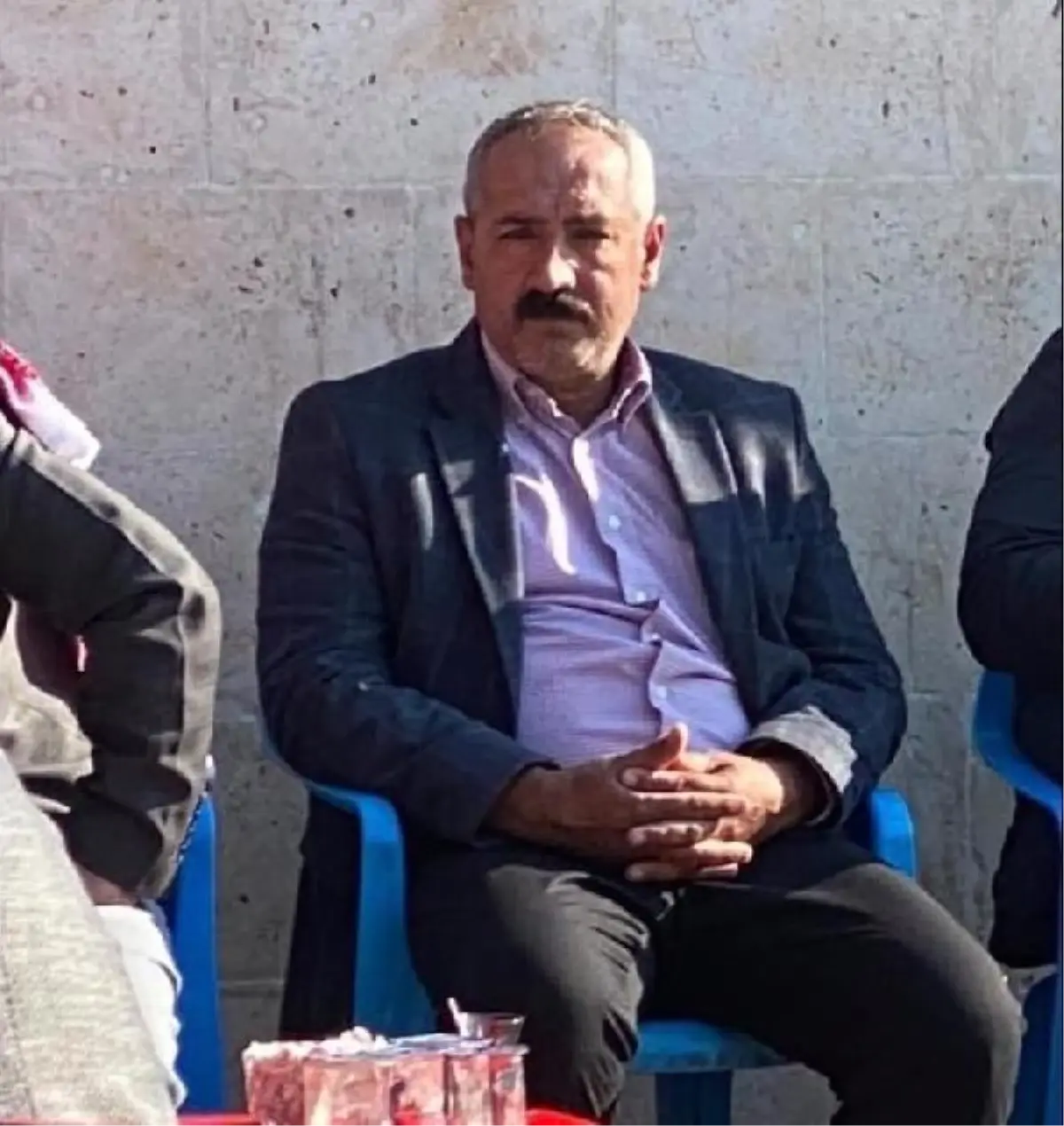 Gölgesinde dinlenirken hareket eden TIR\'ın altında kalıp, öldü