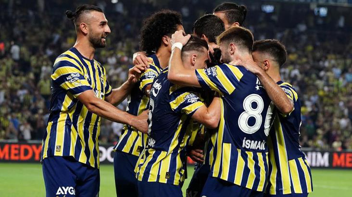 Fenerbahçe, sahasında Austria Wien\'i 4-1 yenerek Avrupa Ligi\'nde gruplara kaldı