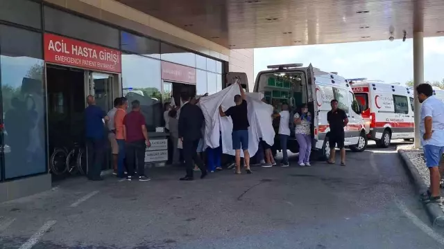 Kaza geçiren İbrahim Tatlıses sıkıştığı araçtan çıkarılıp hastaneye kaldırıldı