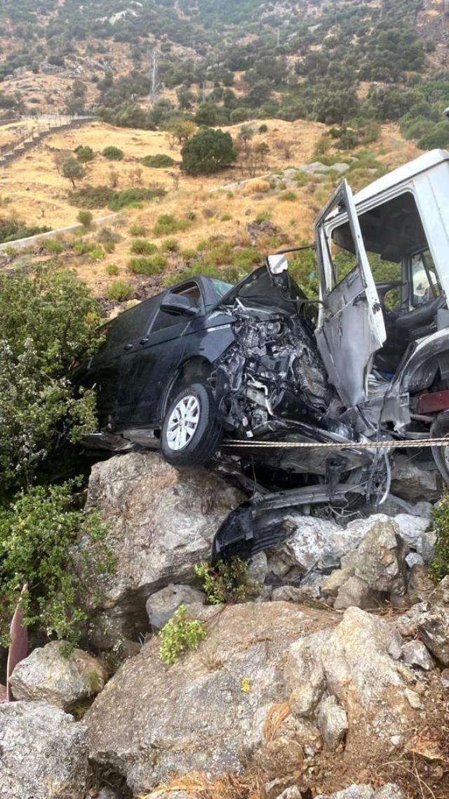 İbrahim Tatlıses'in ölümden döndüğü kaza yerinden ilk görüntüler İbrahim Tatlıses'in ölümden döndüğü kaza yerinden ilk görüntüler