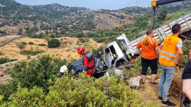 İbrahim Tatlıses'in ölümden döndüğü kaza yerinden ilk görüntüler İbrahim Tatlıses'in ölümden döndüğü kaza yerinden ilk görüntüler