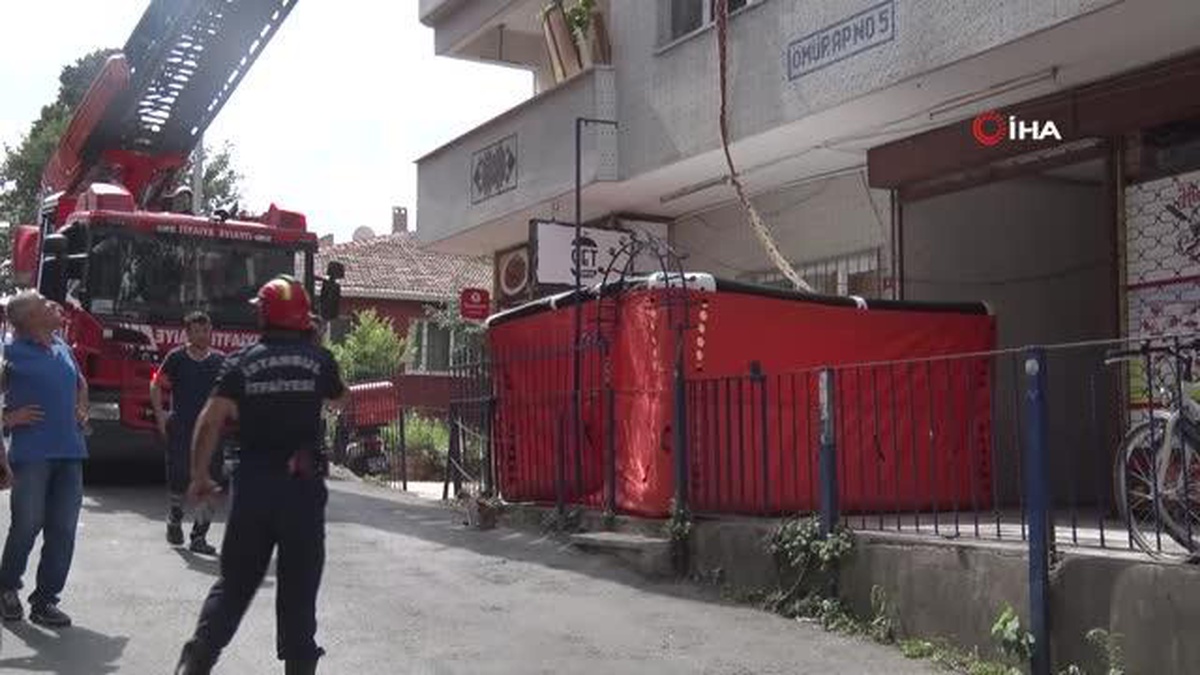 İstanbul\'da film gibi olay: Bez parçalarını birleştirip aşağıya inmeye çalıştı